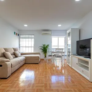  Apartment Charming 2 Bedroom At Triana Center By Oui